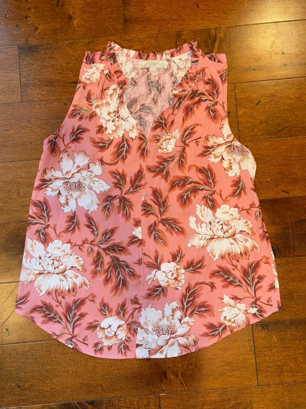 Loft sleeveless top size small